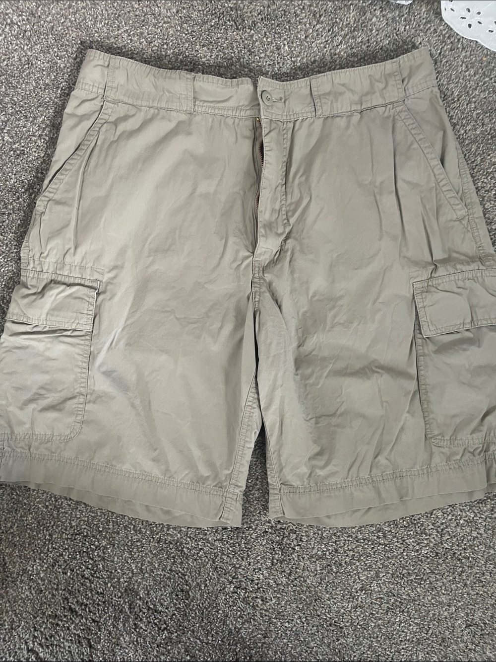 Arizona Jean Company Men's Cargo Shorts in Light Khaki